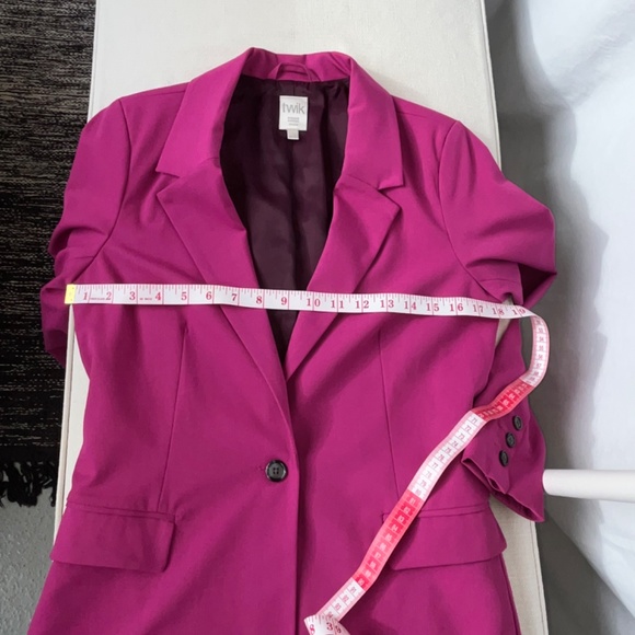 Twik (XS) dark pink tailored blazer with burgundy lining, EUC, by Simons. - Picture 7 of 16